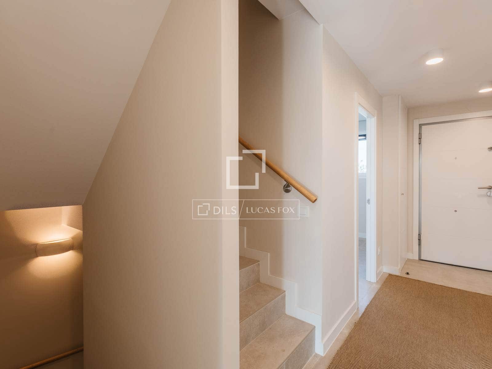Villa/Maison de 4 chambres à louer à Madrid ville avec piscine garage - 3 790 € (Ref: 10012219)