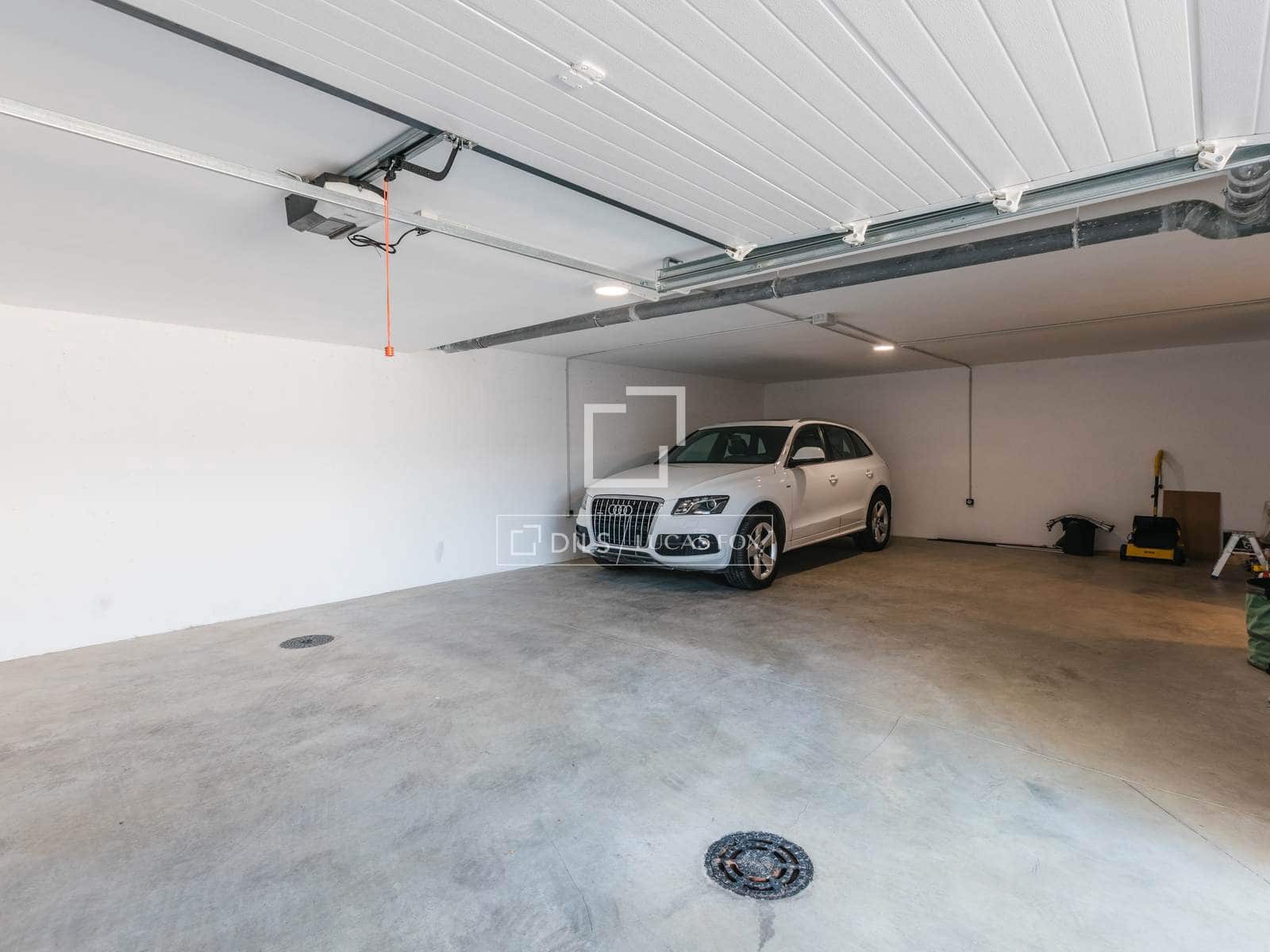 Villa/Maison de 4 chambres à louer à Madrid ville avec piscine garage - 3 790 € (Ref: 10012219)