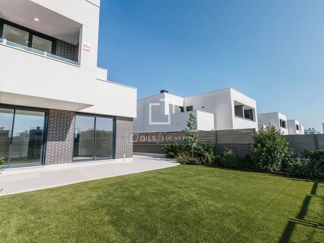 Chalet de 4 habitaciones en Madrid ciudad en alquiler - 3.790 € (Ref: 10012219)