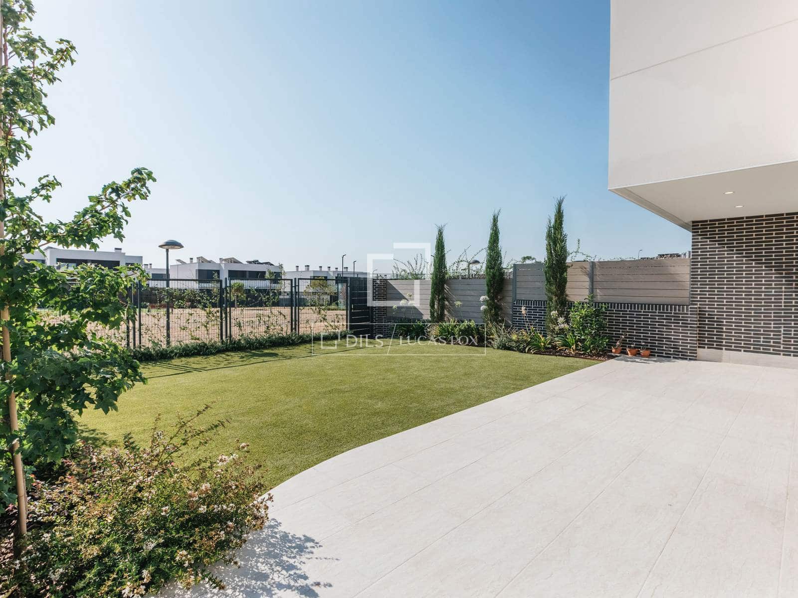 Villa/Maison de 4 chambres à louer à Madrid ville avec piscine garage - 3 790 € (Ref: 10012219)
