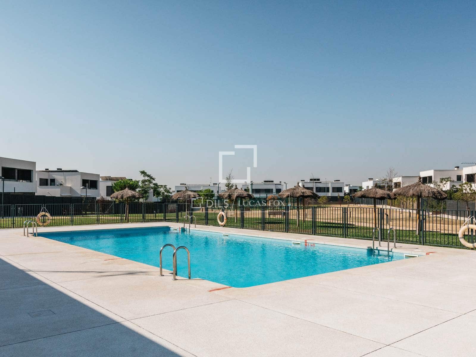 Villa/Maison de 4 chambres à louer à Madrid ville avec piscine garage - 3 790 € (Ref: 10012219)