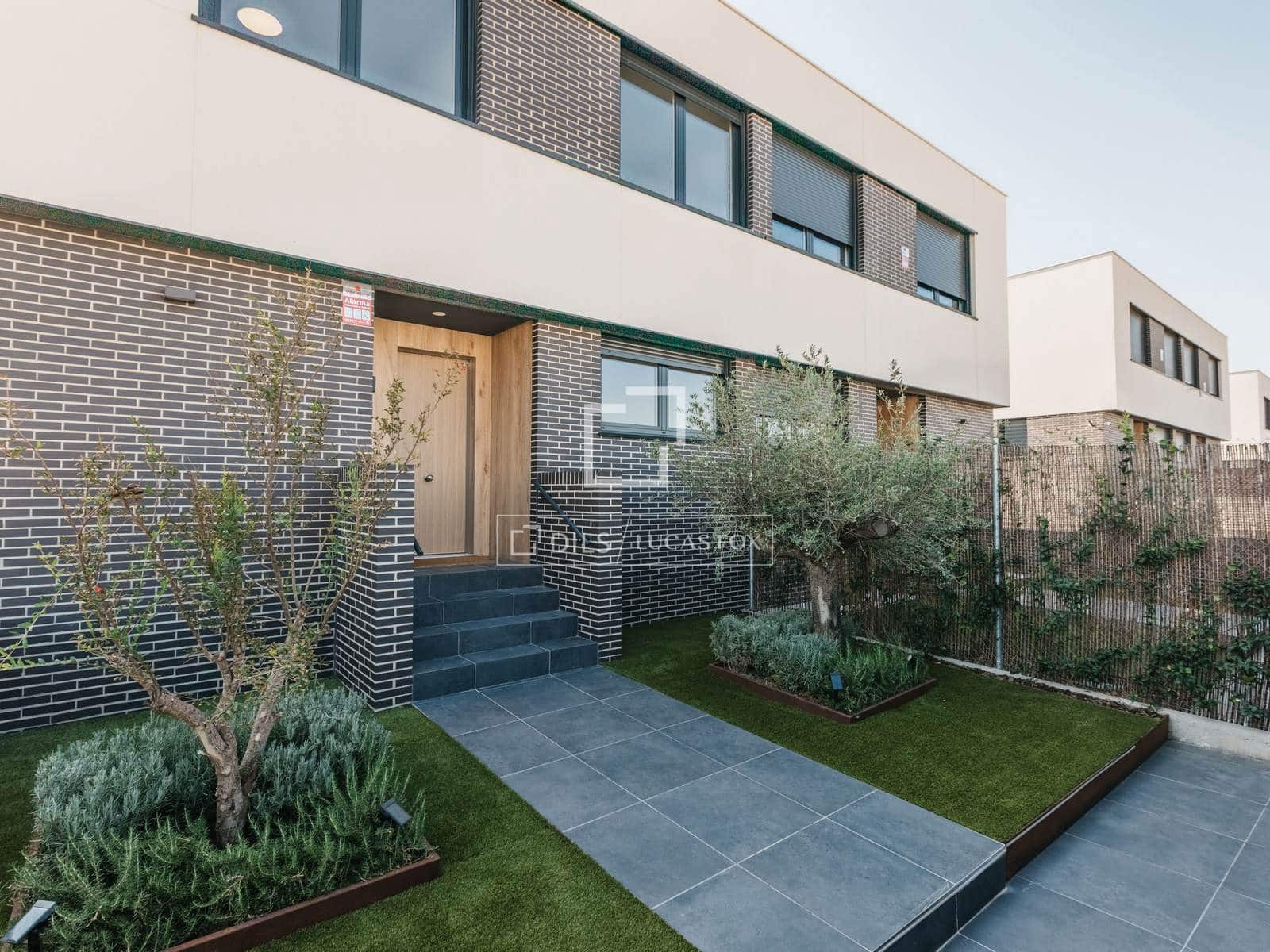 Villa/Maison de 4 chambres à louer à Madrid ville avec piscine garage - 3 790 € (Ref: 10012219)