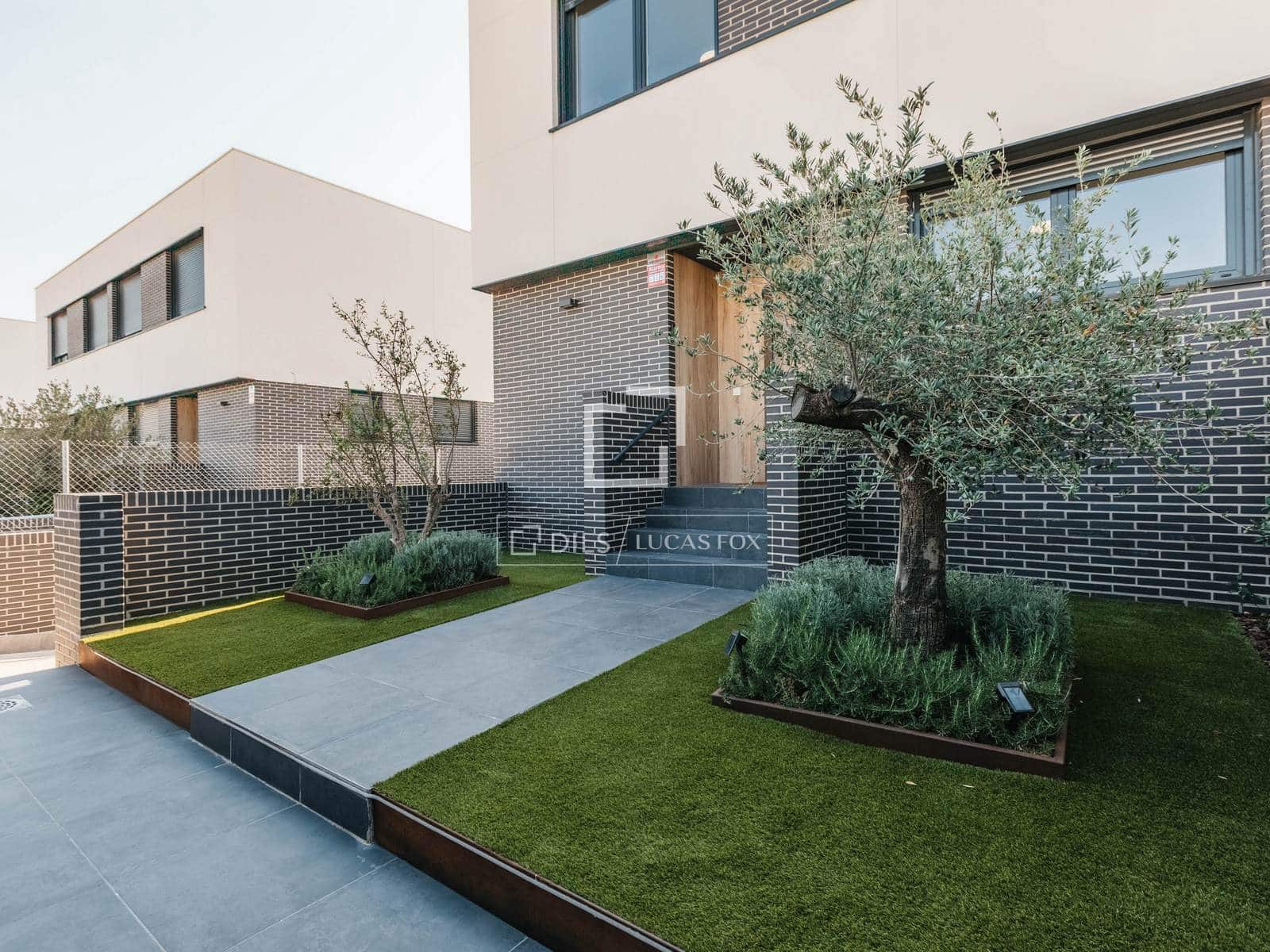 Villa/Maison de 4 chambres à louer à Madrid ville avec piscine garage - 3 790 € (Ref: 10012219)