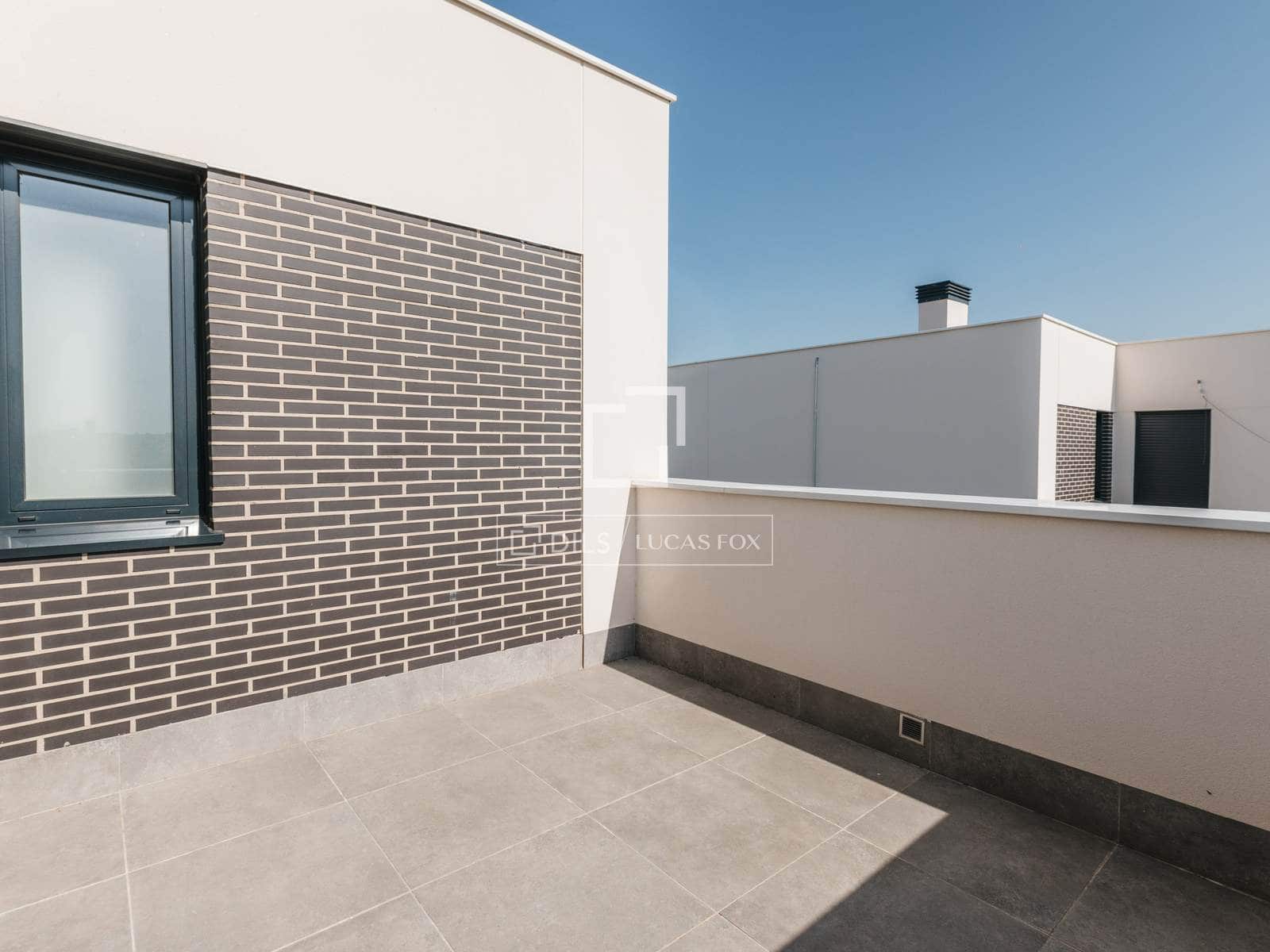 Villa/Maison de 4 chambres à louer à Madrid ville avec piscine garage - 3 790 € (Ref: 10012219)