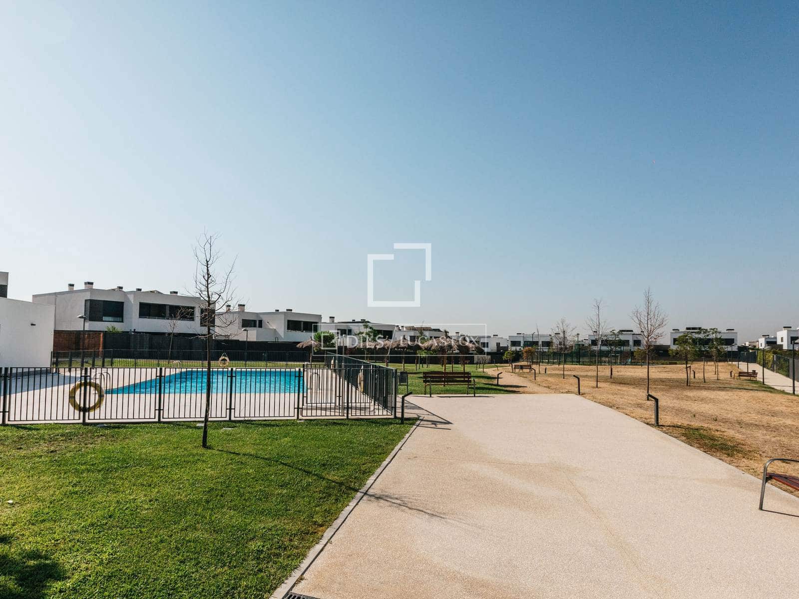 Villa/Maison de 4 chambres à louer à Madrid ville avec piscine garage - 3 790 € (Ref: 10012219)