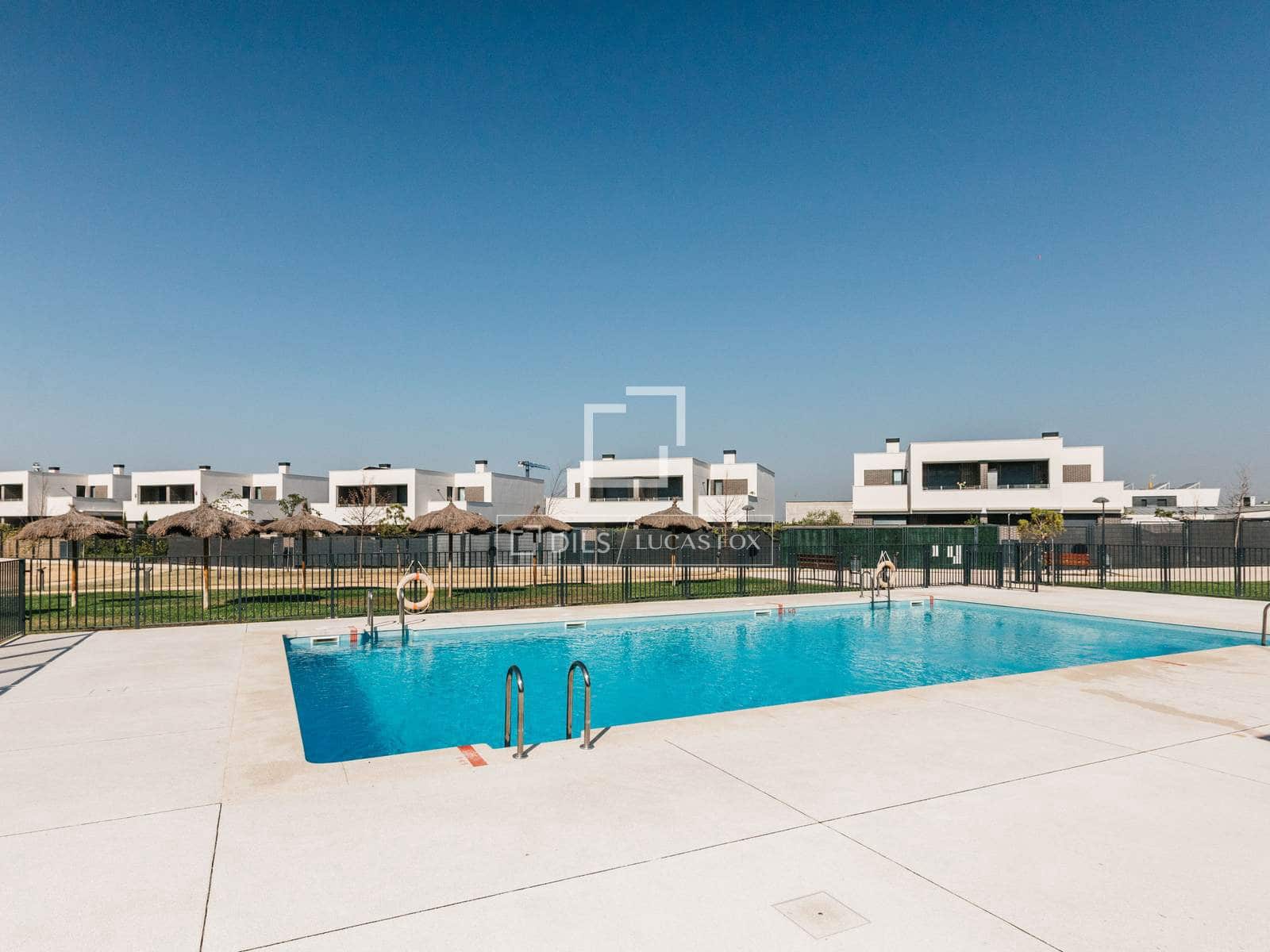 Villa/Maison de 4 chambres à louer à Madrid ville avec piscine garage - 3 790 € (Ref: 10012219)