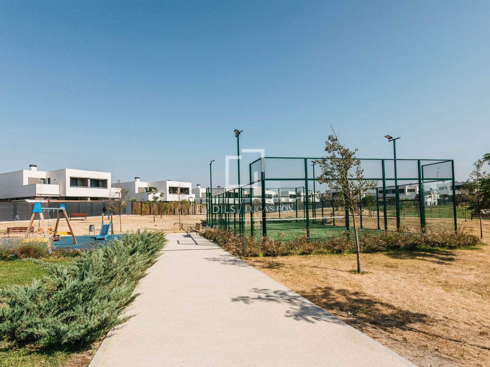 Villa/Maison de 4 chambres à louer à Madrid ville avec piscine garage - 3 790 € (Ref: 10012219)