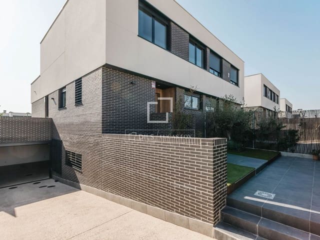 Chalet de 4 habitaciones en Madrid ciudad en alquiler - 3.790 € (Ref: 10012219)