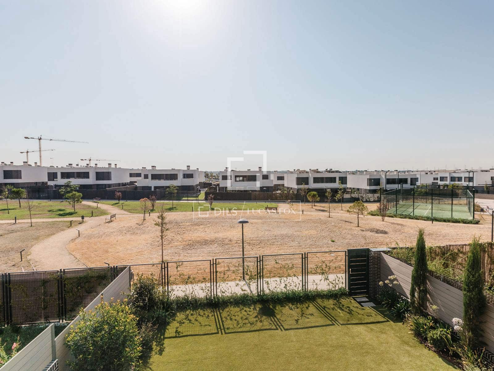 Villa/Maison de 4 chambres à louer à Madrid ville avec piscine garage - 3 790 € (Ref: 10012219)