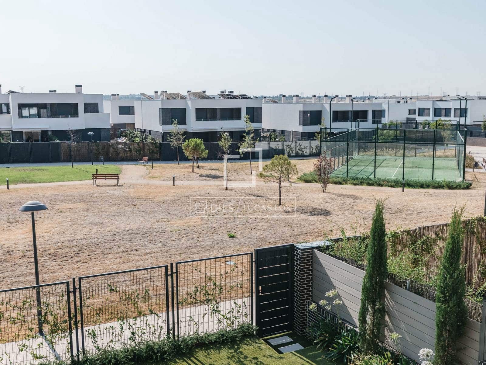 Villa/Maison de 4 chambres à louer à Madrid ville avec piscine garage - 3 790 € (Ref: 10012219)