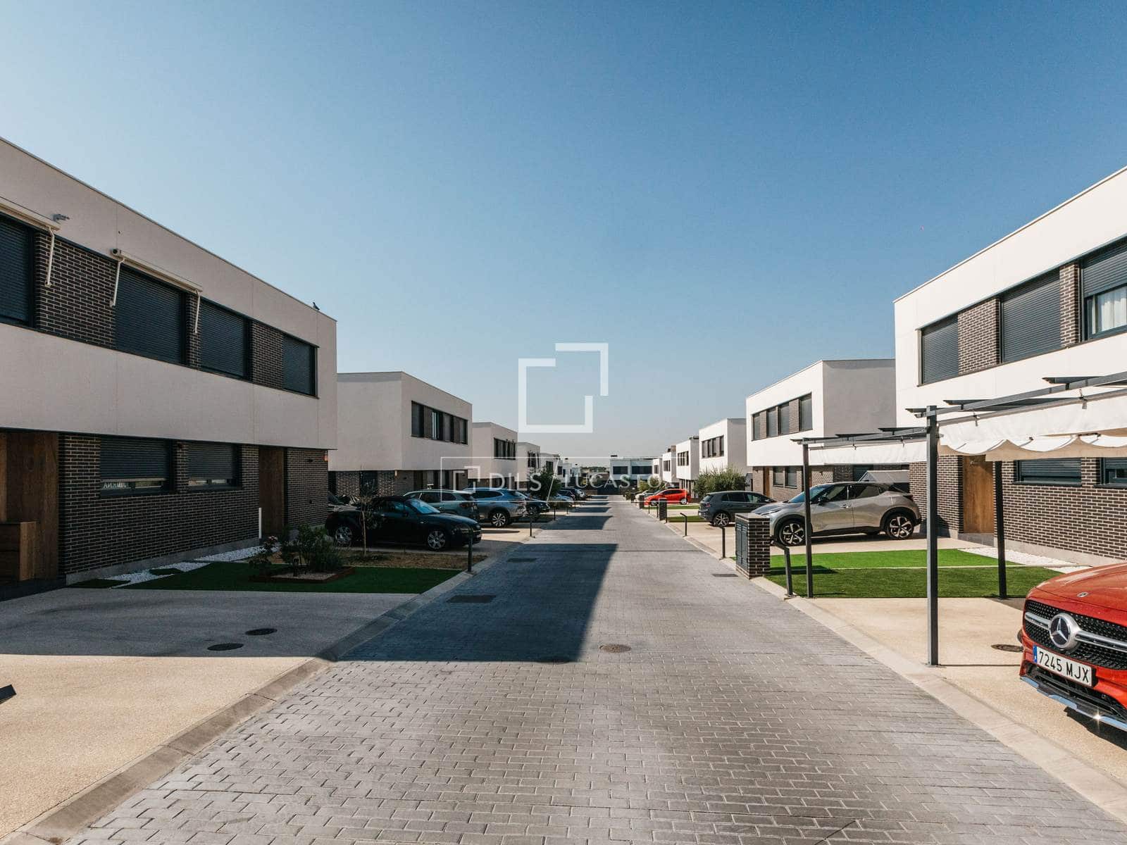 Villa/Maison de 4 chambres à louer à Madrid ville avec piscine garage - 3 790 € (Ref: 10012219)