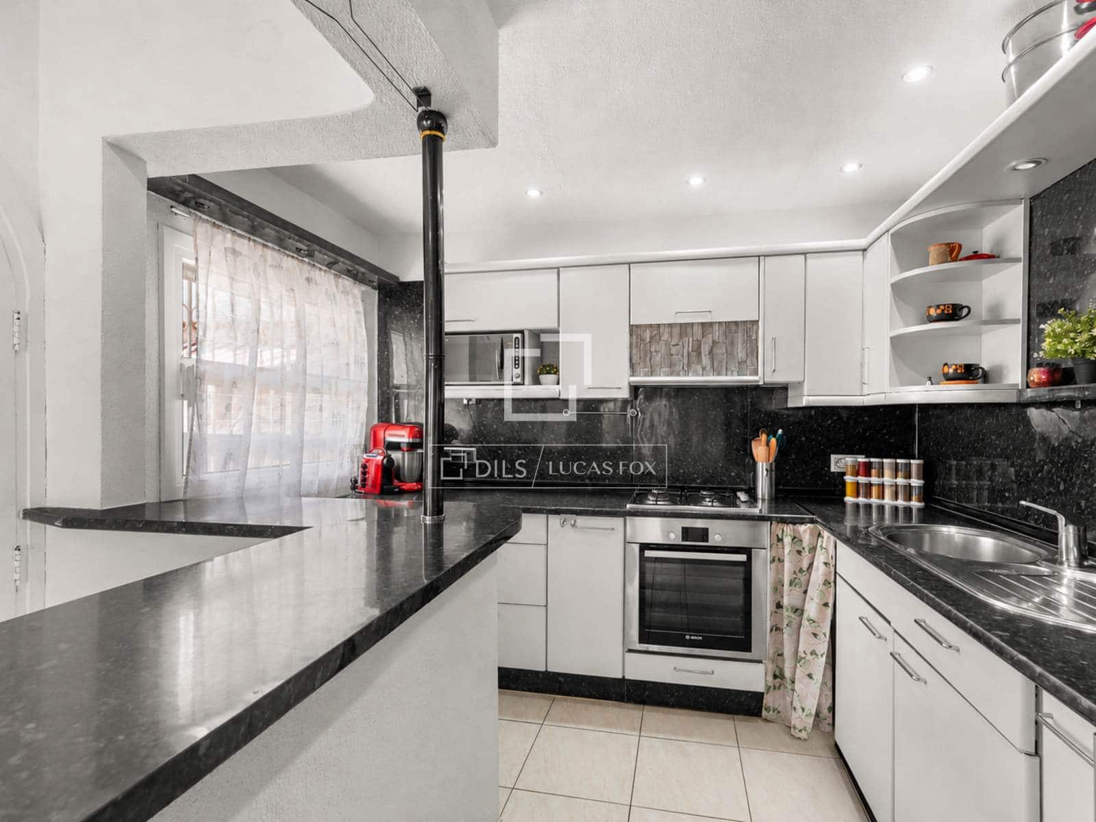 4 bedroom Villa for sale in Calpe / Calp with pool garage - € 595,000 (Ref: 10014779)