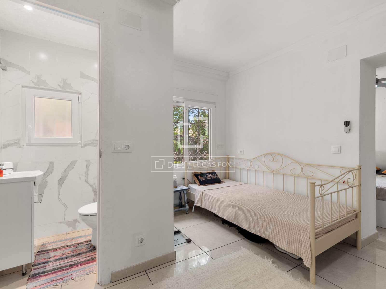 4 bedroom Villa for sale in Calpe / Calp with pool garage - € 595,000 (Ref: 10014779)