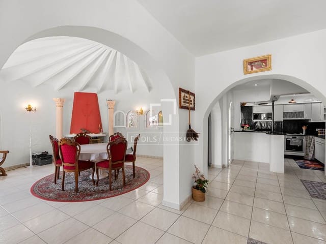 4 sovrum Villa till salu i Maryvilla, Calpe / Calp med pool garage - 595 000 € (Ref: 10014779)
