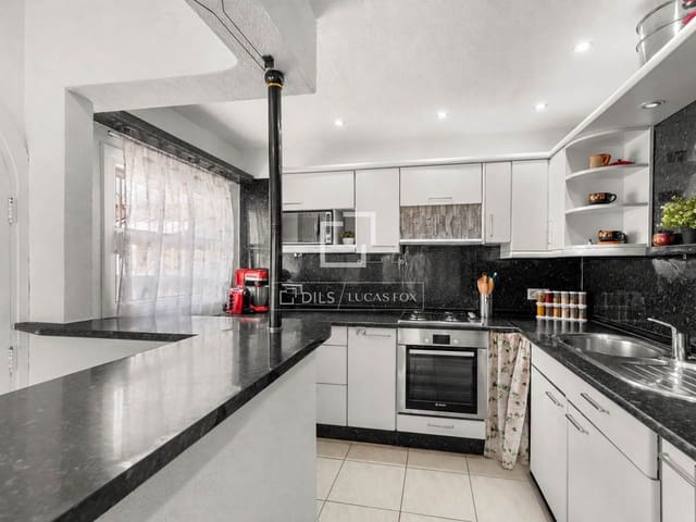 4 sovrum Villa till salu i Maryvilla, Calpe / Calp med pool garage - 595 000 € (Ref: 10014779)