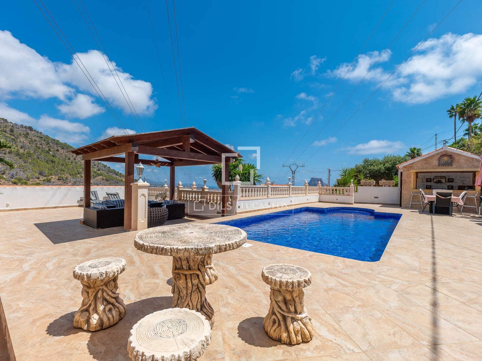 4 bedroom Villa for sale in Calpe / Calp with pool garage - € 595,000 (Ref: 10014779)