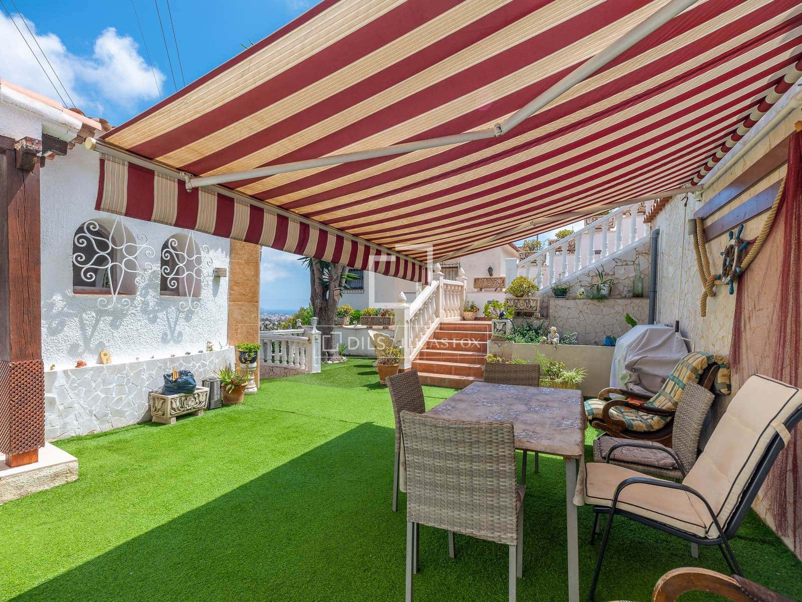 4 bedroom Villa for sale in Calpe / Calp with pool garage - € 595,000 (Ref: 10014779)