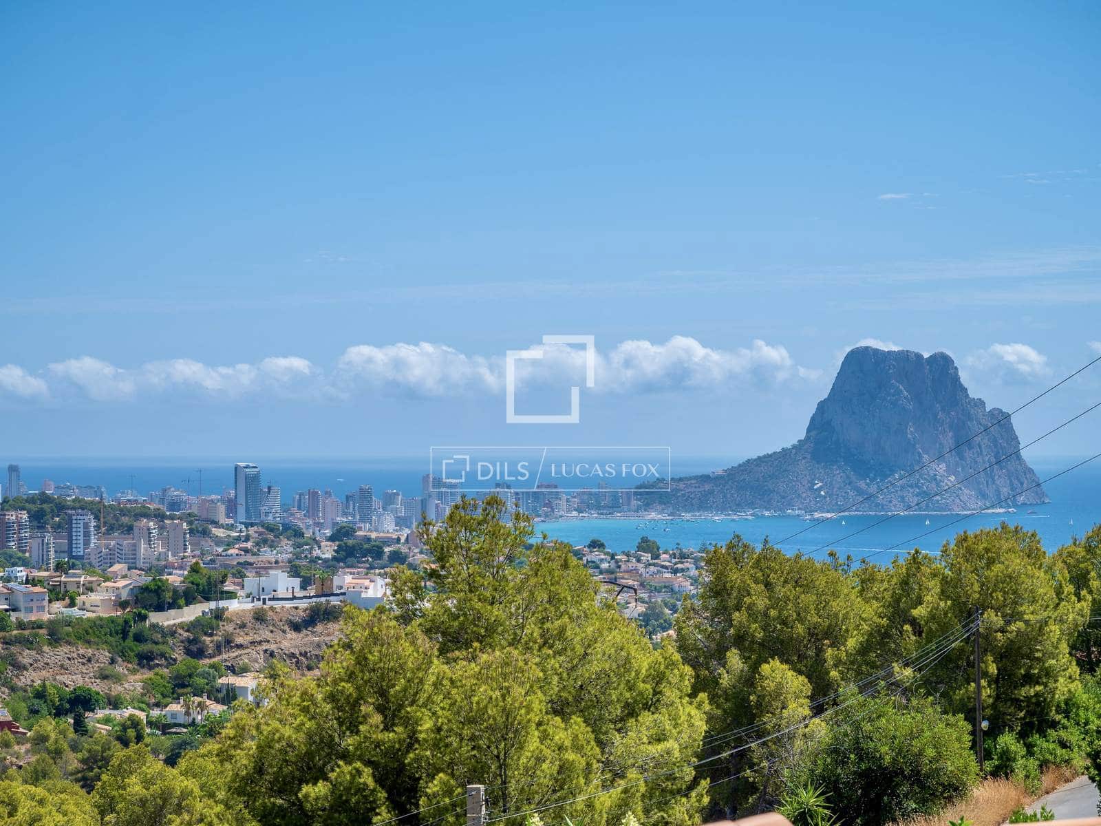 4 bedroom Villa for sale in Calpe / Calp with pool garage - € 595,000 (Ref: 10014779)
