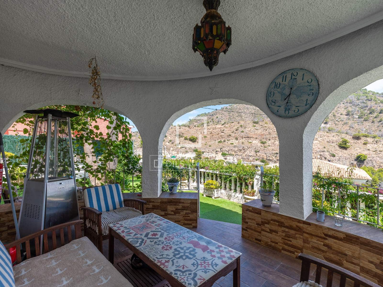 4 bedroom Villa for sale in Calpe / Calp with pool garage - € 595,000 (Ref: 10014779)