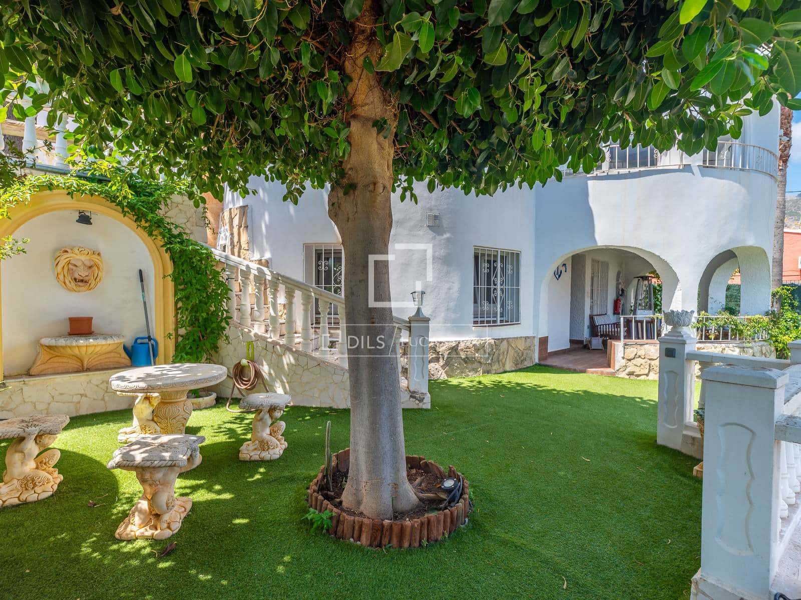 4 bedroom Villa for sale in Calpe / Calp with pool garage - € 595,000 (Ref: 10014779)