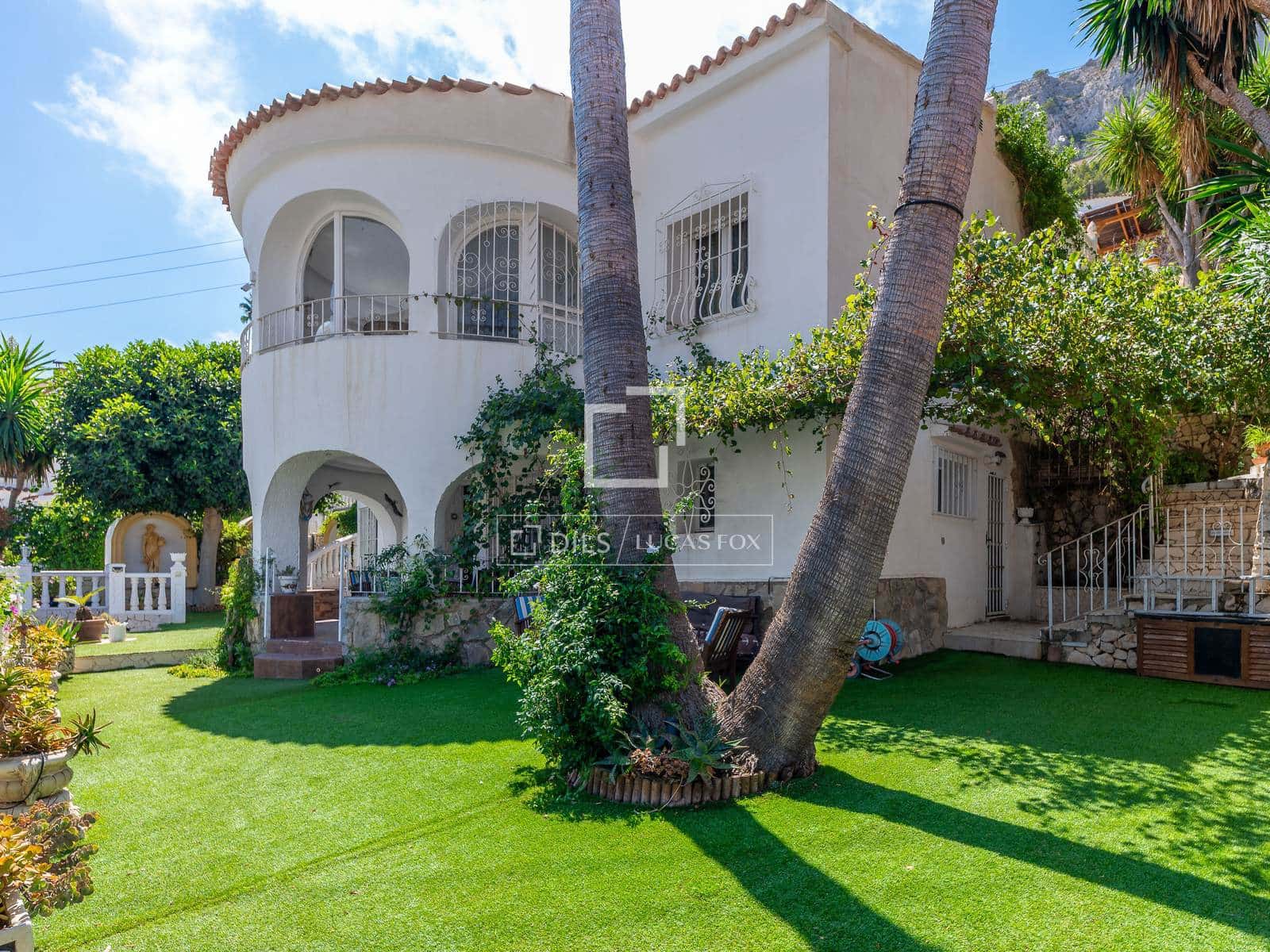 4 bedroom Villa for sale in Calpe / Calp with pool garage - € 595,000 (Ref: 10014779)