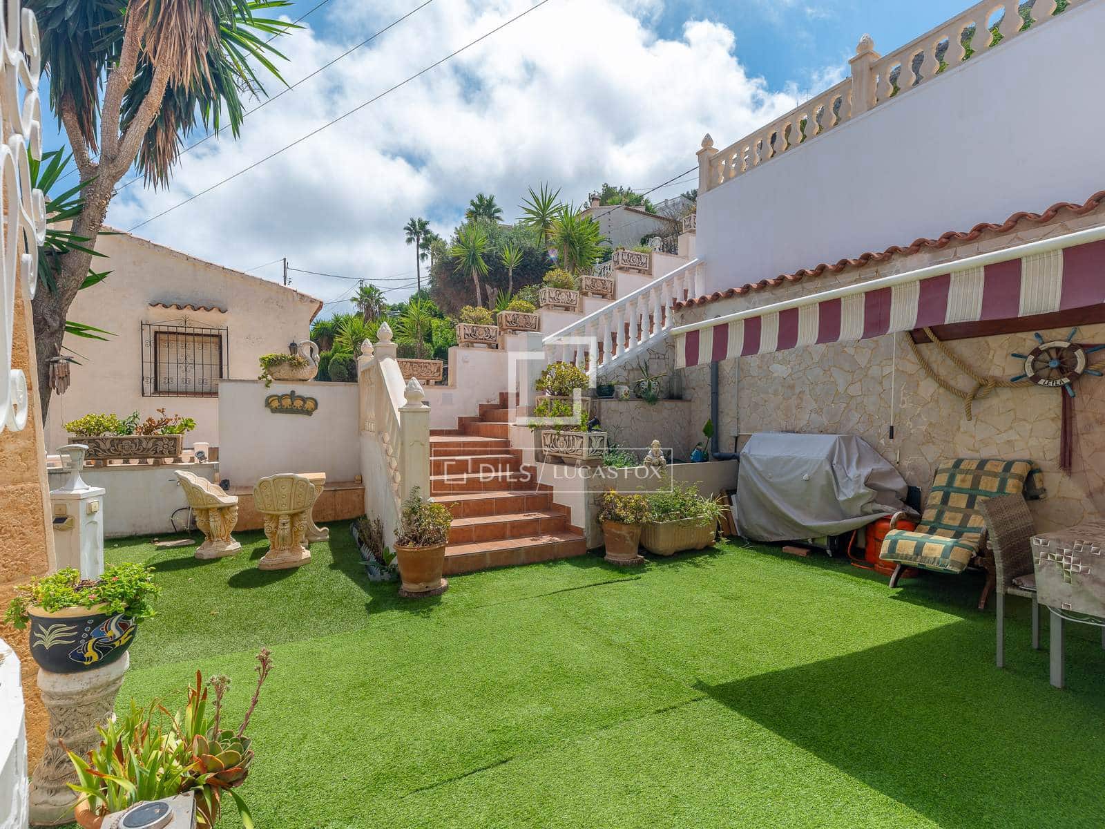 4 bedroom Villa for sale in Calpe / Calp with pool garage - € 595,000 (Ref: 10014779)
