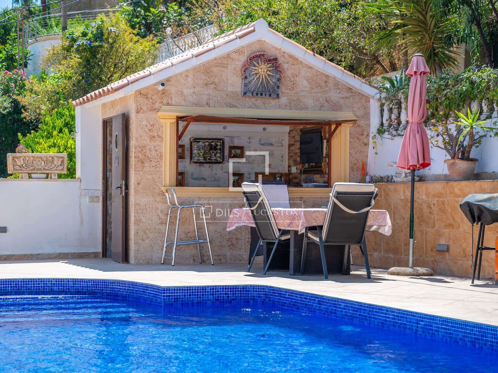 4 bedroom Villa for sale in Calpe / Calp with pool garage - € 595,000 (Ref: 10014779)