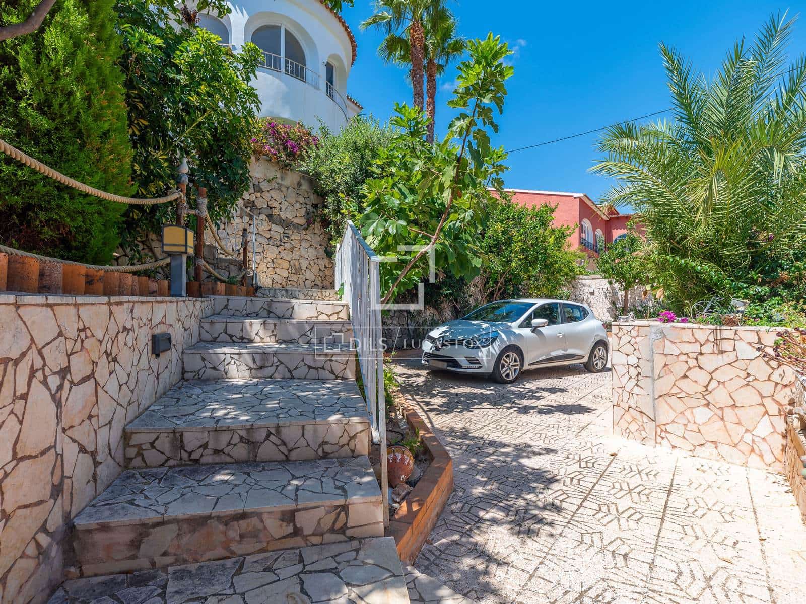 4 bedroom Villa for sale in Calpe / Calp with pool garage - € 595,000 (Ref: 10014779)