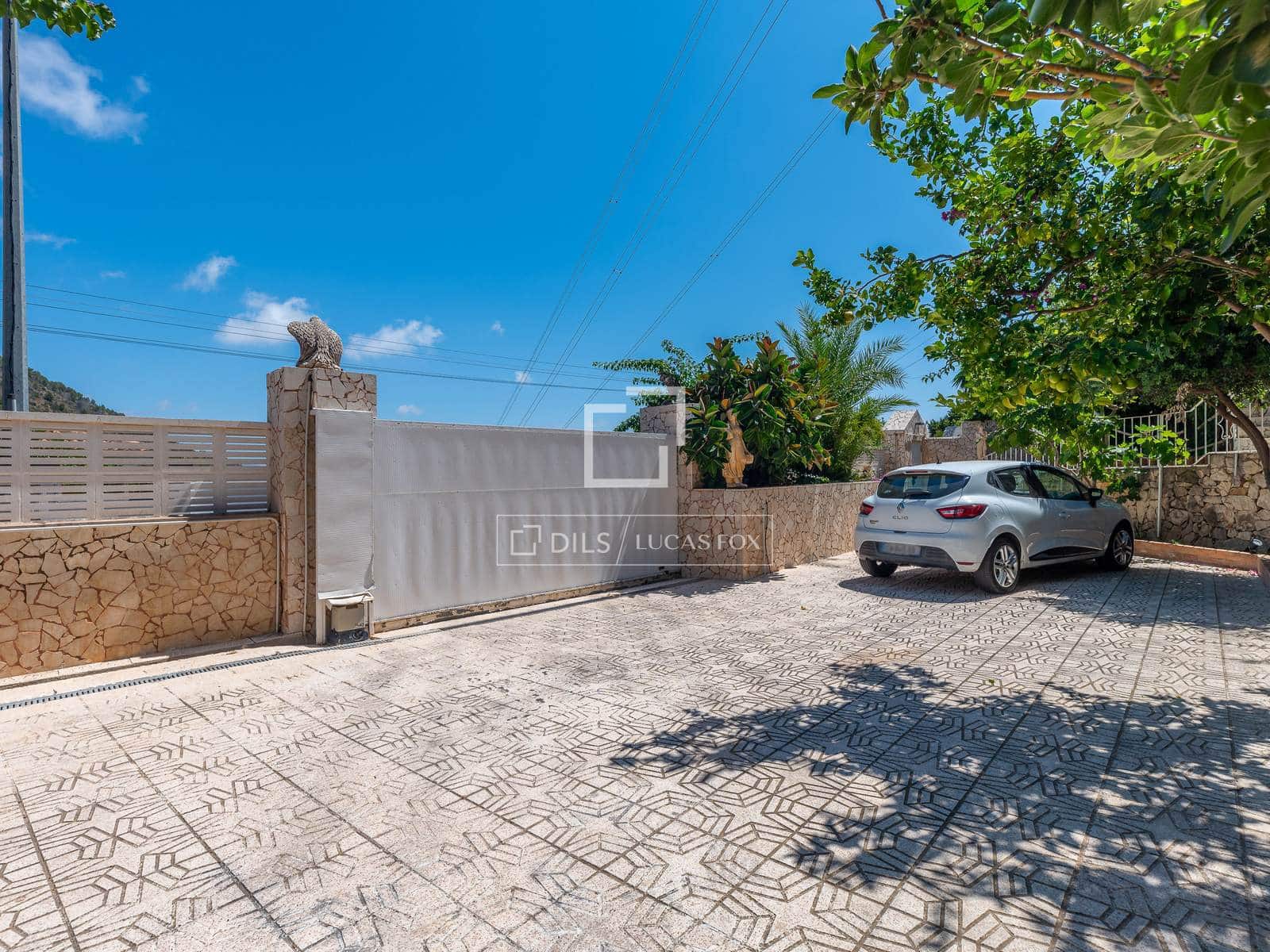 4 bedroom Villa for sale in Calpe / Calp with pool garage - € 595,000 (Ref: 10014779)