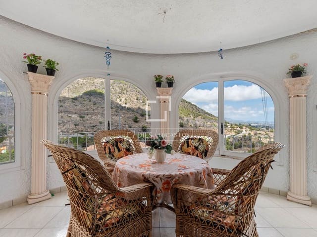 4 sovrum Villa till salu i Maryvilla, Calpe / Calp med pool garage - 595 000 € (Ref: 10014779)