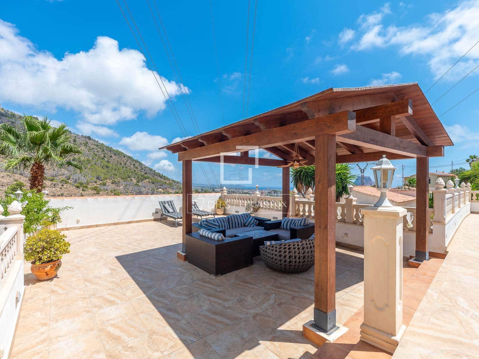 4 makuuhuone Huvila myytävänä paikassa Calpe / Calp mukana uima-altaan 
autotalli - 595 000 € (Ref: 10014779)
