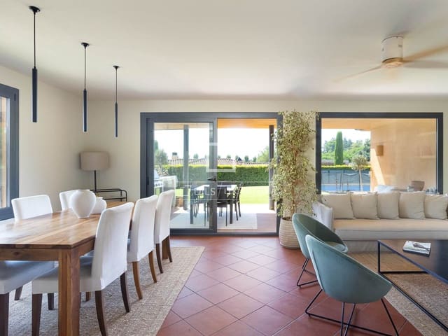 4 soveværelse Villa til salg i Sant Vicenç de Montalt med swimmingpool garage - € 1.250.000 (Ref: 10014861)