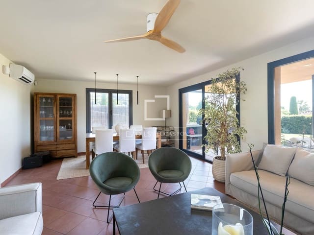 4 soveværelse Villa til salg i Sant Vicenç de Montalt med swimmingpool garage - € 1.250.000 (Ref: 10014861)
