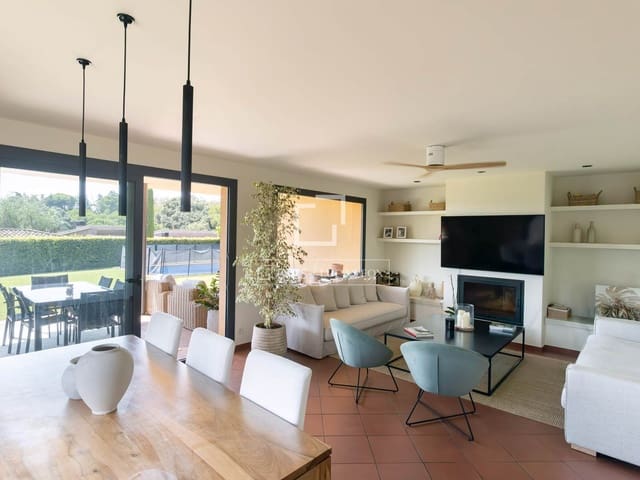 4 soveværelse Villa til salg i Sant Vicenç de Montalt med swimmingpool garage - € 1.250.000 (Ref: 10014861)