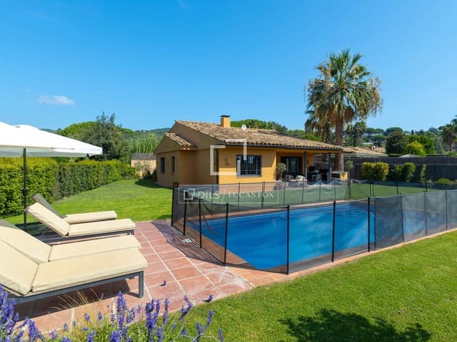 4 soveværelse Villa til salg i Sant Vicenç de Montalt med swimmingpool garage - € 1.250.000 (Ref: 10014861)