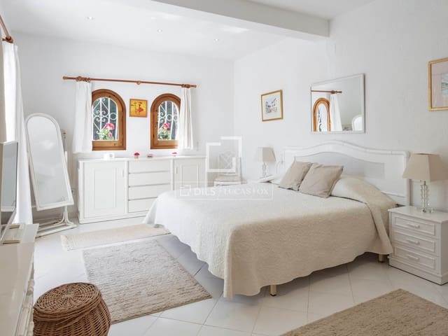 4 bedroom Villa for sale in La Sella with pool garage - € 750,000 (Ref: 10016497)