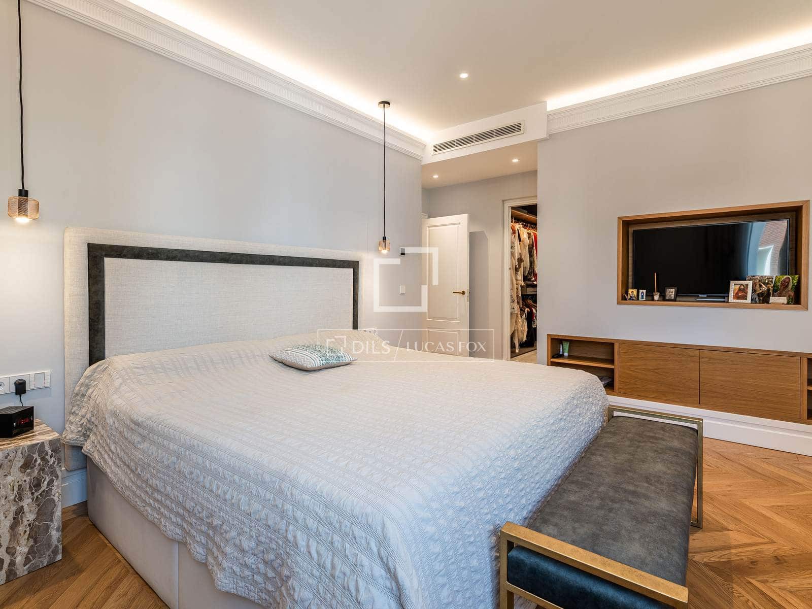 4 bedroom Apartment for sale in Madrid city with garage - € 3,800,000 (Ref: 10016649)