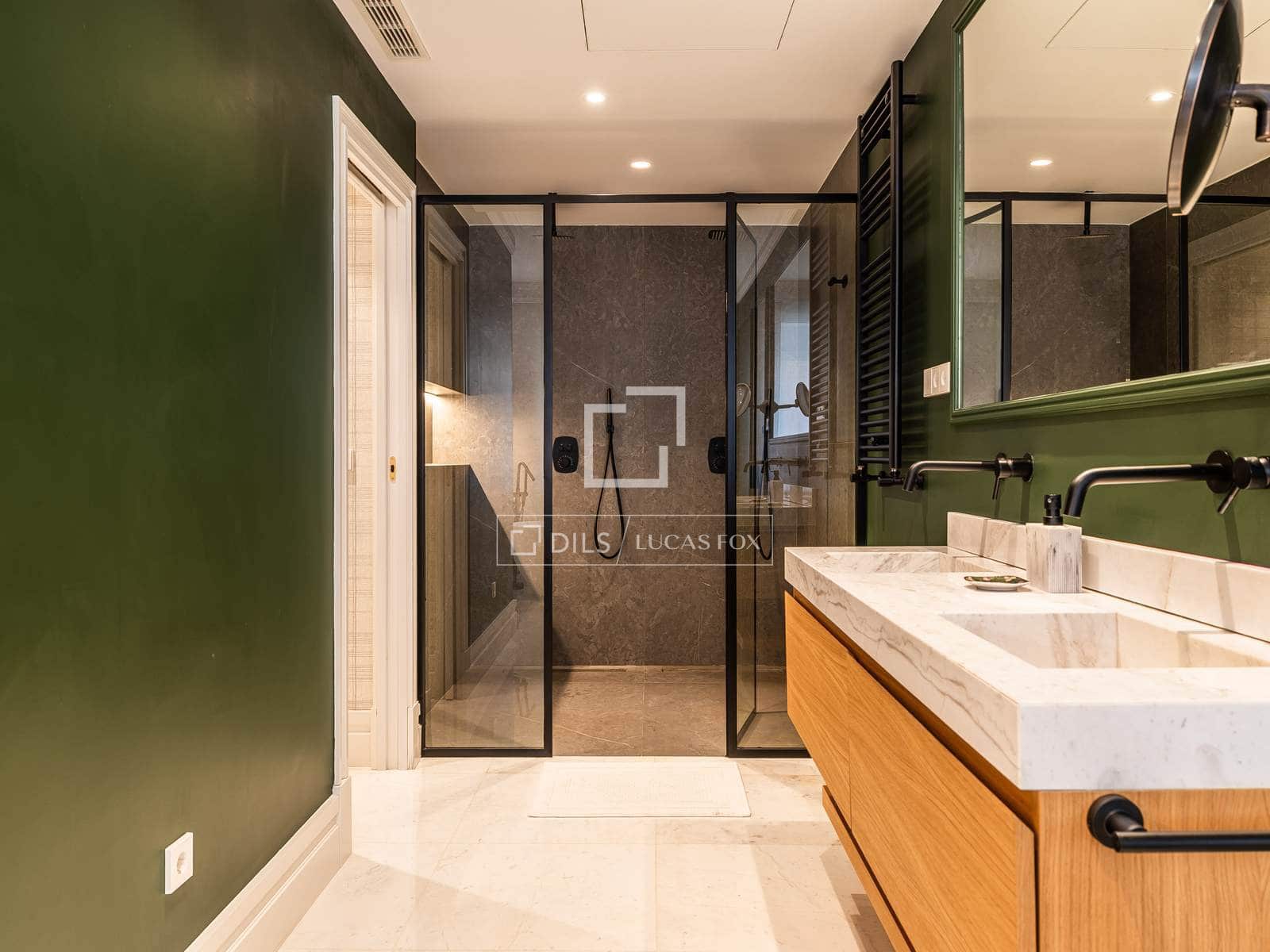 4 bedroom Apartment for sale in Madrid city with garage - € 3,800,000 (Ref: 10016649)