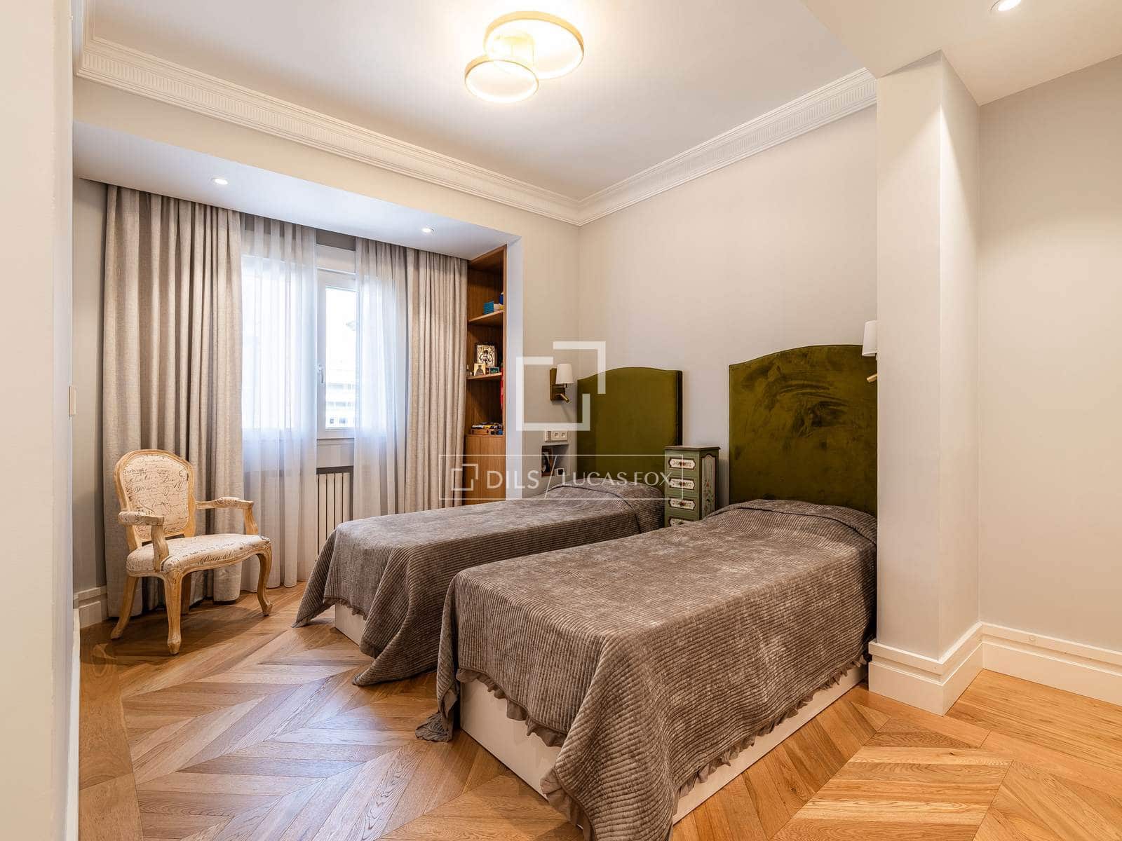 4 bedroom Apartment for sale in Madrid city with garage - € 3,800,000 (Ref: 10016649)