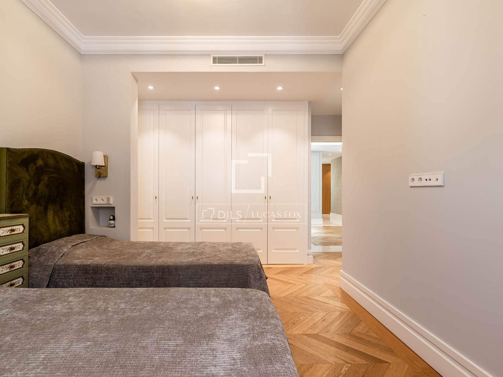 4 bedroom Apartment for sale in Madrid city with garage - € 3,800,000 (Ref: 10016649)