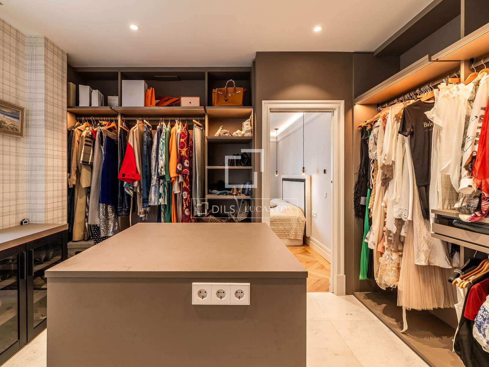 4 bedroom Apartment for sale in Madrid city with garage - € 3,800,000 (Ref: 10016649)