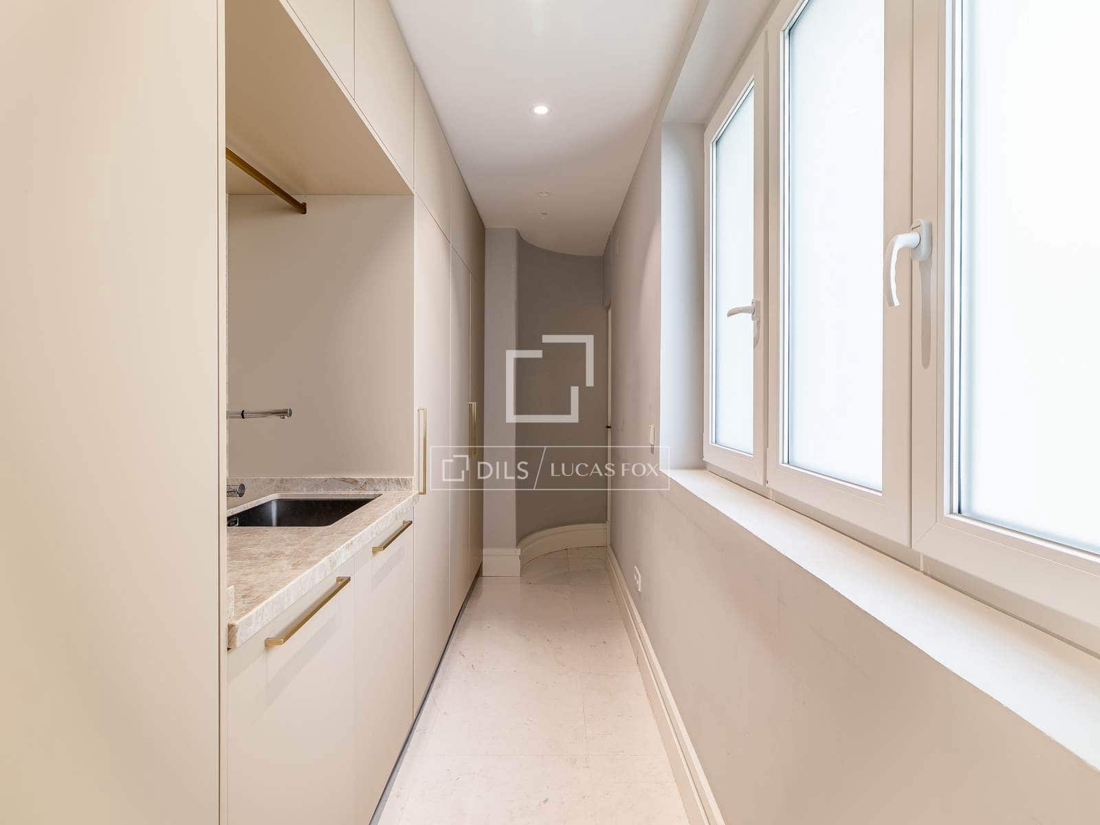 4 bedroom Apartment for sale in Madrid city with garage - € 3,800,000 (Ref: 10016649)