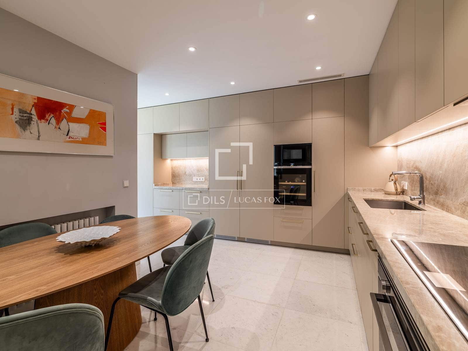 4 bedroom Apartment for sale in Madrid city with garage - € 3,800,000 (Ref: 10016649)