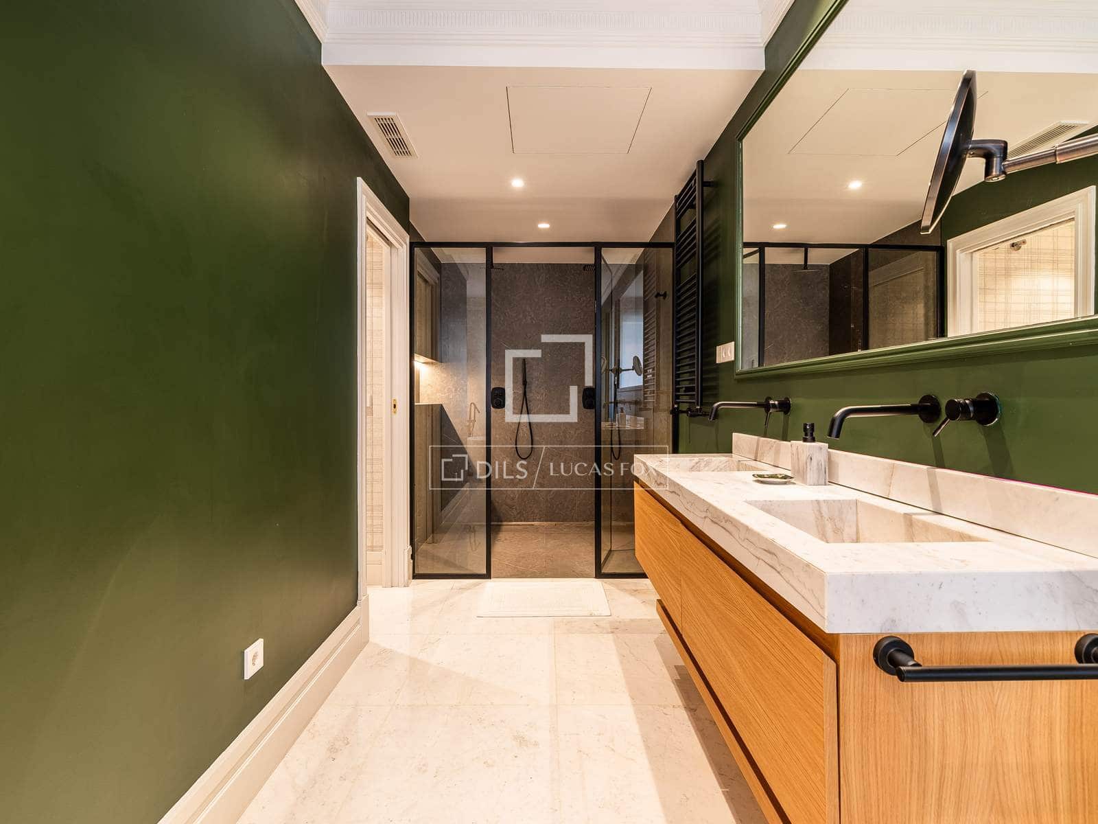 4 bedroom Apartment for sale in Madrid city with garage - € 3,800,000 (Ref: 10016649)