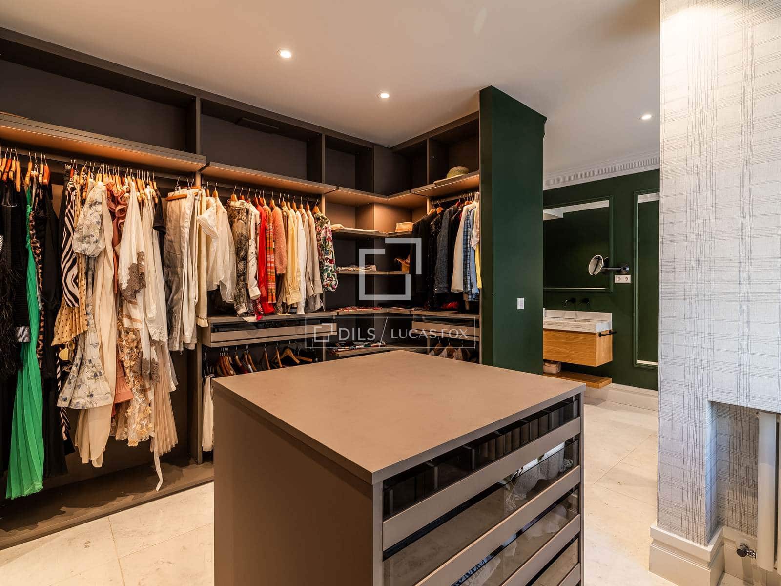 4 bedroom Apartment for sale in Madrid city with garage - € 3,800,000 (Ref: 10016649)