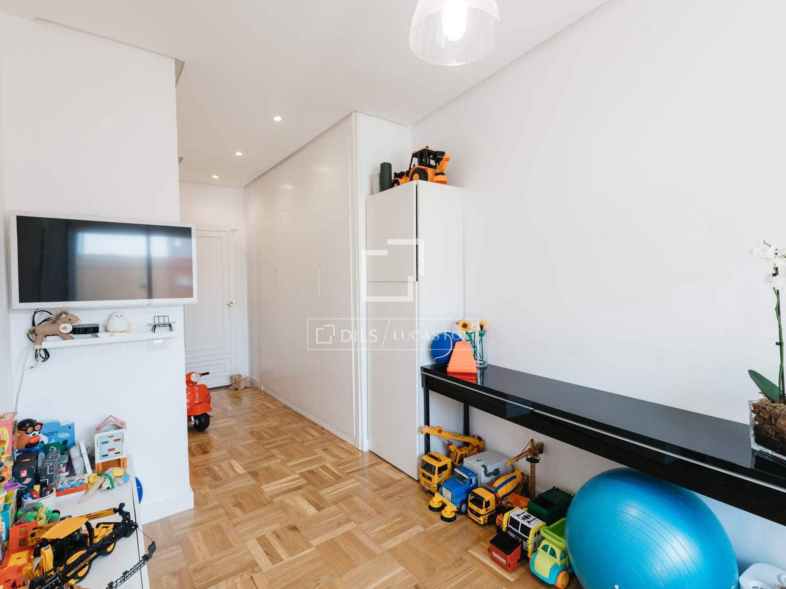 4 Zimmer Apartment zu vermieten in Madrid Stadt mit Garage - 3.200 € (Ref: 10016650)