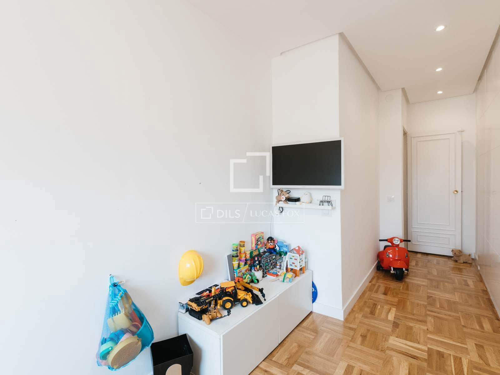 4 Zimmer Apartment zu vermieten in Madrid Stadt mit Garage - 3.200 € (Ref: 10016650)