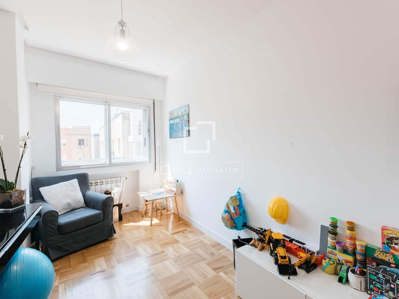 4 Zimmer Apartment zu vermieten in Madrid Stadt mit Garage - 3.200 € (Ref: 10016650)