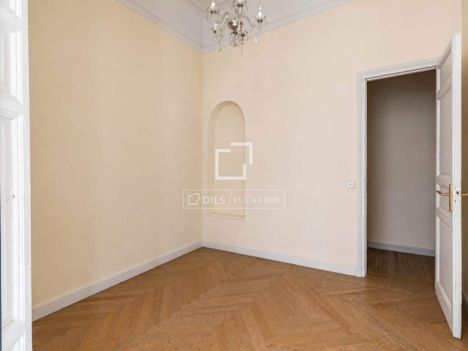 7 bedroom Apartment for sale in Madrid city - € 3,700,000 (Ref: 10016651)