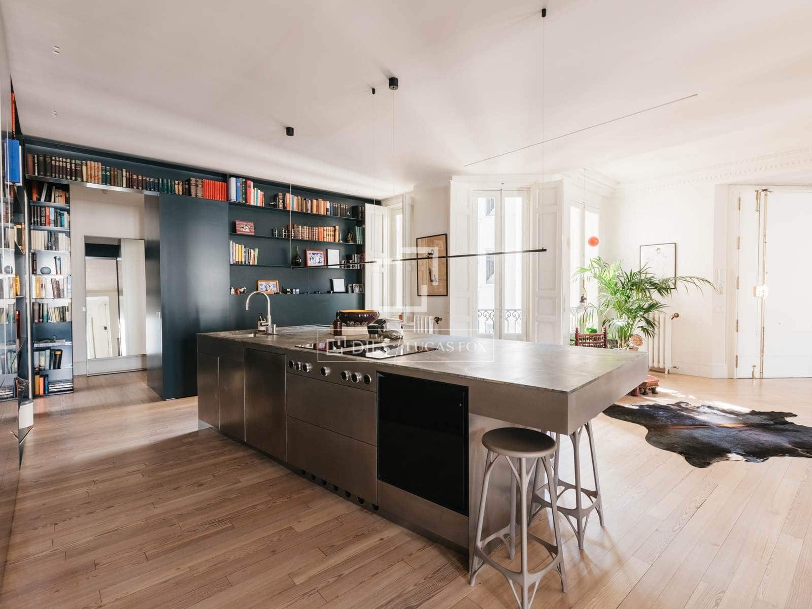 3 quarto Apartamento para arrendar em Madrid cidade com garagem - 12 000 € (Ref: 10016652)